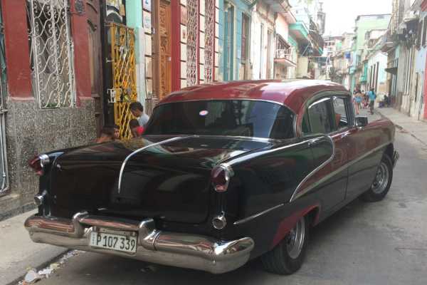 Comfortable car Havana to Vinales